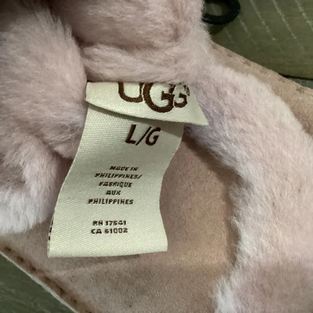 UGG Genuine Shearling Suede Gloves, size L